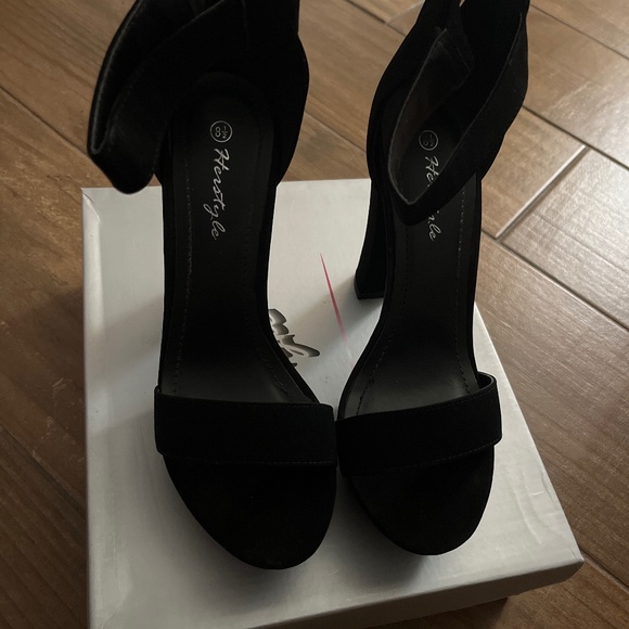 Shoe - Picture 1 of 2